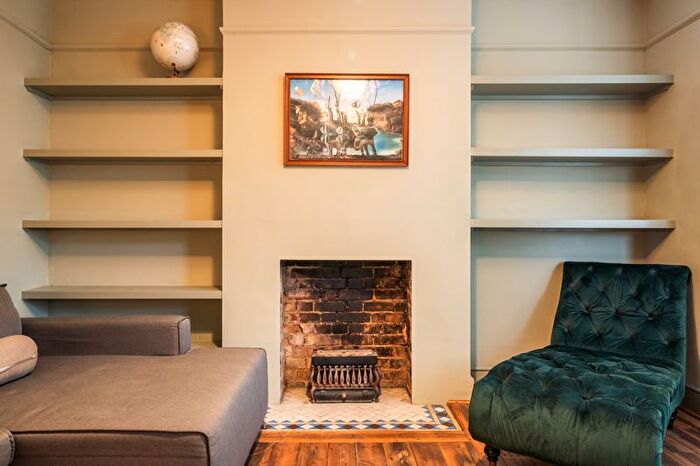 4 Bedroom Semi-Detached House To Rent In Bramston Road, Kensal Green, London, NW10