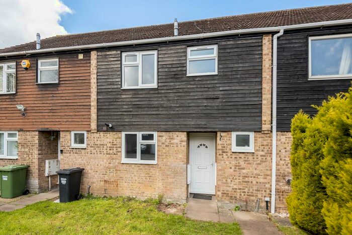 3 Bedroom End Of Terrace House To Rent In Rochfords Gardens, Slough, SL2