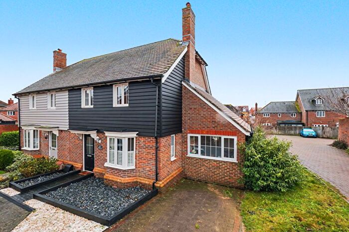 3 Bedroom Semi Detached House For Sale In Ringlet Grove, Iwade, Sittingbourne, ME9