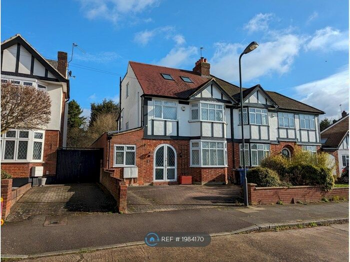 4 Bedroom Semi-Detached House To Rent In George V Avenue, Pinner, HA5