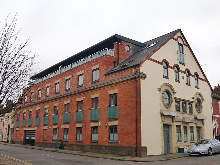 2 Bedroom Flat To Rent In Grove Road, Northampton, NN1