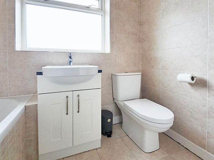 3 Bedroom End Of Terrace House To Rent In Salisbury Avenue, Barking, IG11