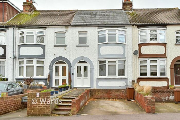 3 Bedroom Terraced House For Sale In Barnsole Road, Gillingham, Kent, ME7