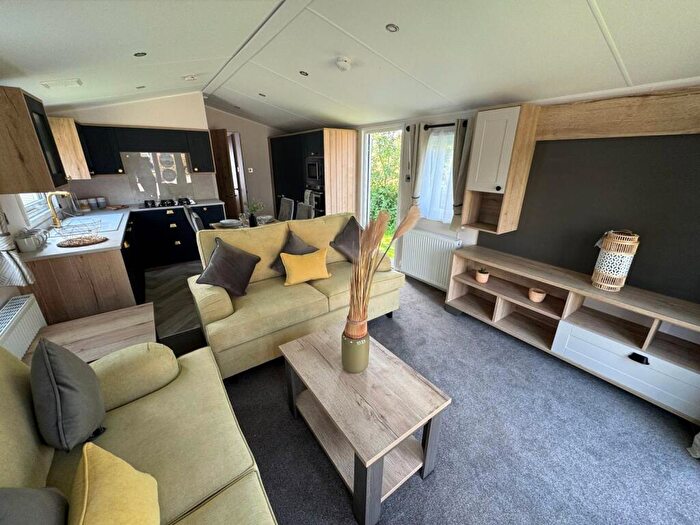 2 Bedroom Caravan For Sale In Warwick Road, Stratford Upon Avon, CV37