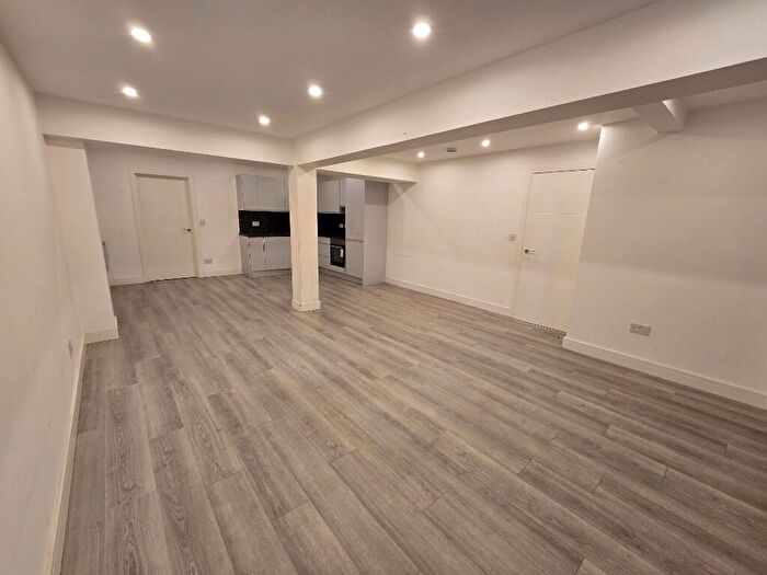 2 Bedroom Flat To Rent In Central Hill, London, SE19