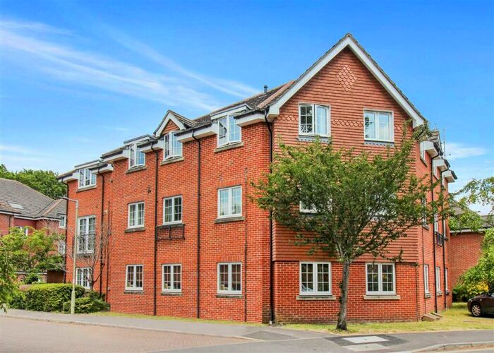 2 Bedroom Apartment To Rent In Hawthorn Way, Lindford, GU35