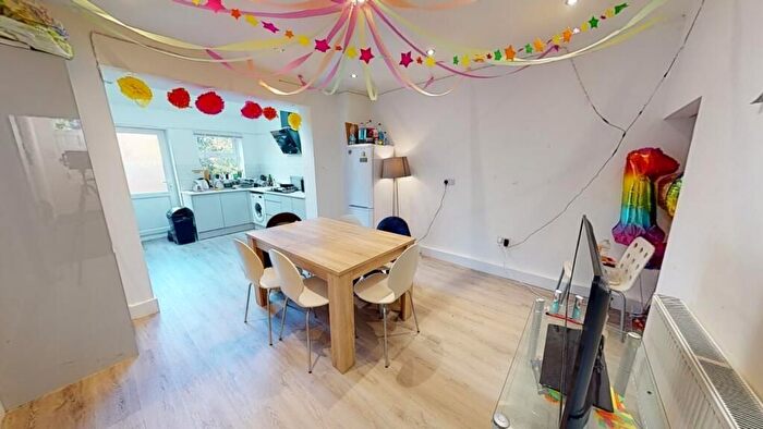 6 Bedroom Semi-Detached House To Rent In Cromwell Street, Nottingham, NG7