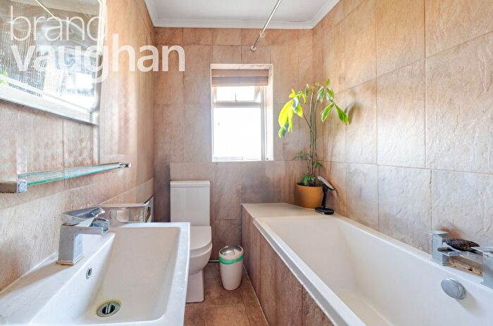 2 Bedroom Flat To Rent In Fernhurst Crescent, Brighton, BN1