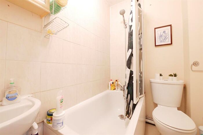 4 Bedroom Terraced House To Rent In Northwold Road, Clapton, E5