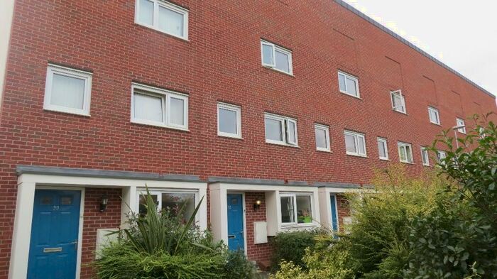 4 Bedroom House To Rent In Aviation Avenue, Hatfield, AL10