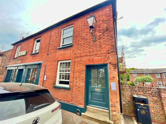3 Bedroom End Of Terrace House To Rent In High Street, Markyate, St.Albans, AL3