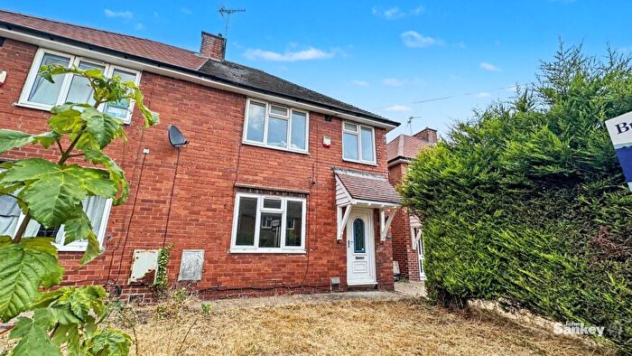 3 Bedroom Semi-Detached House For Sale In Chadburn Road, Mansfield, NG18
