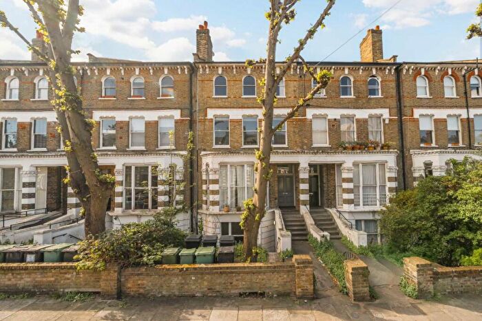 1 Bedroom Flat To Rent In Caversham Road, Kentish Town, NW5