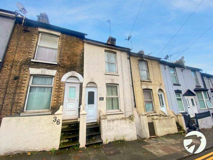 2 Bedroom Terraced House To Rent In Chatham Hill, Chatham, Kent, ME5