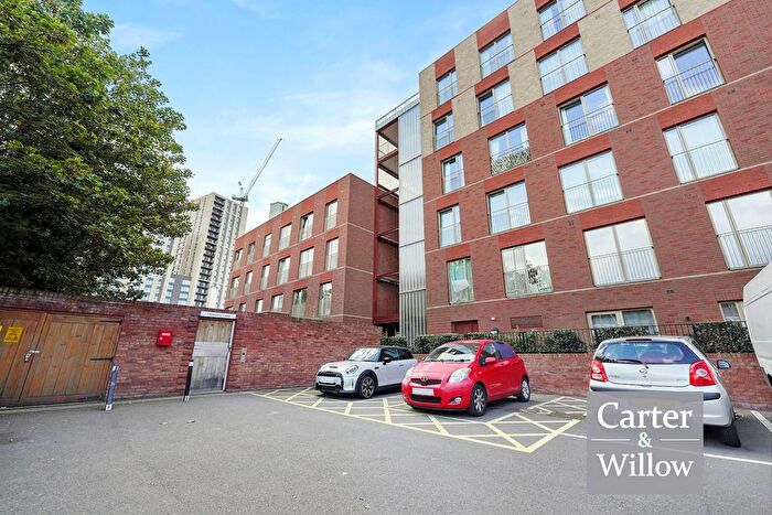 1 Bedroom Flat For Sale In Harbard Close, Barking, IG11