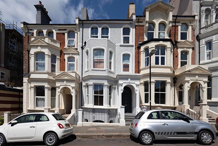 2 Bedroom Flat For Sale In Warrior Gardens, St. Leonards-On-Sea, TN37
