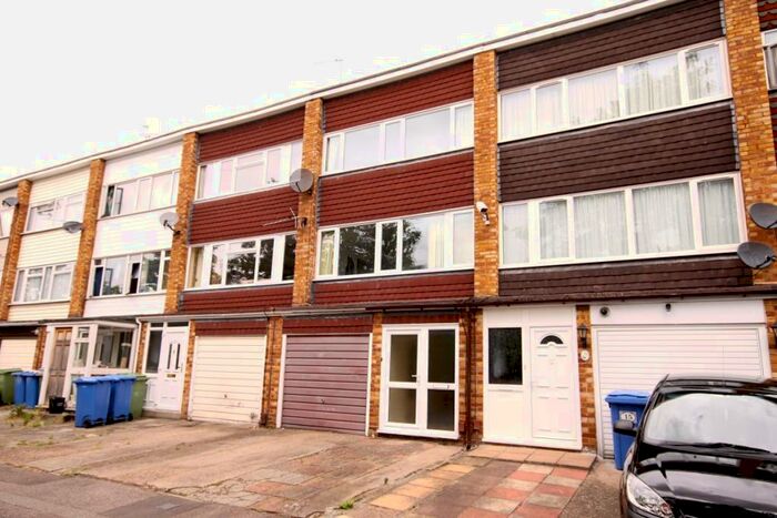 3 Bedroom Town House To Rent In Wykeham Road, Sittingbourne, ME10