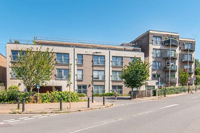 1 Bedroom Flat For Sale In Sudbury Heights Avenue, Sudbury, Greenford, UB6