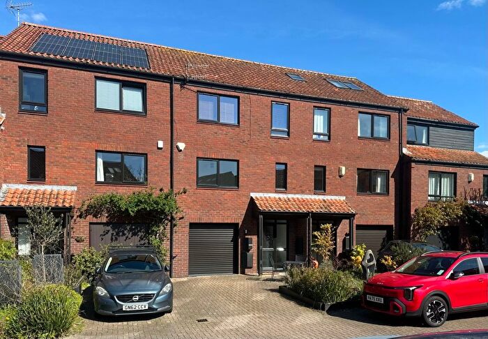 4 Bedroom Town House For Sale In Rownham Mead, Bristol, BS8