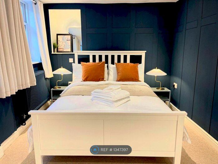 1 Bedroom Flat To Rent In St Georges Square, Cheltenham, GL50