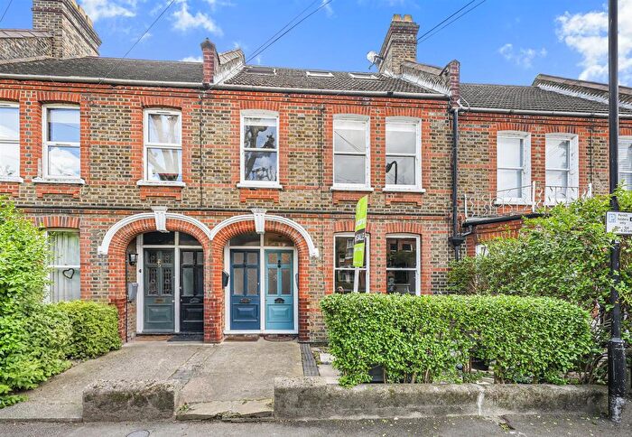 2 Bedroom Flat For Sale In Lloyd Road, Walthamstow, E17
