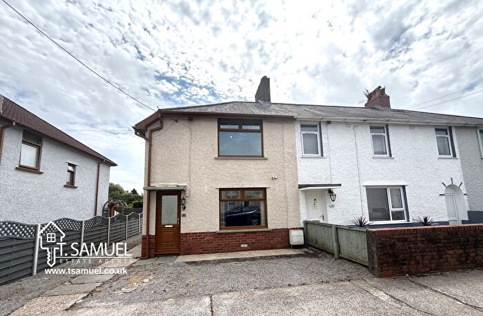 3 Bedroom Semi-Detached House For Sale In Penmark Row, Hirwaun, CF44