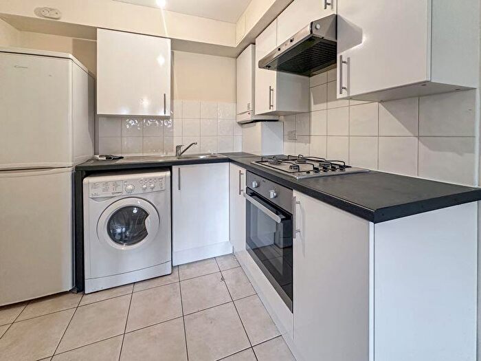 1 Bedroom Flat To Rent In Langley Road, Slough, SL3