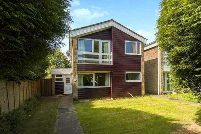 4 Bedroom Link Detached House To Rent In Milton Lawns, Chesham Bois, Buckinghamshire, HP6