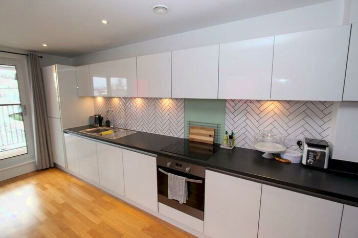 2 Bedroom Apartment To Rent In Millbay Road, The Hoe, PL1