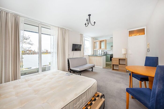 Studio To Rent In Rayners Road, London, SW15