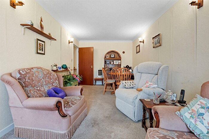 1 Bedroom Flat For Sale In High Street, Great Wakering, Southend-On-Sea, Essex, SS3