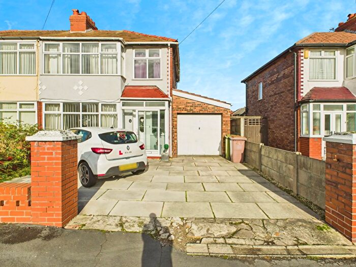 3 Bedroom Semi-Detached House For Sale In Queens Drive, Windle, St Helens, WA10