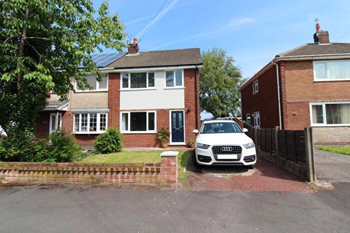 3 Bedroom Semi-Detached House For Sale In St. Davids Road, Leyland, PR25