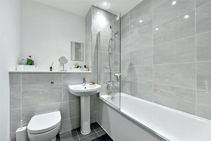 1 Bedroom Apartment To Rent In High Street, Reading, Berkshire, RG1