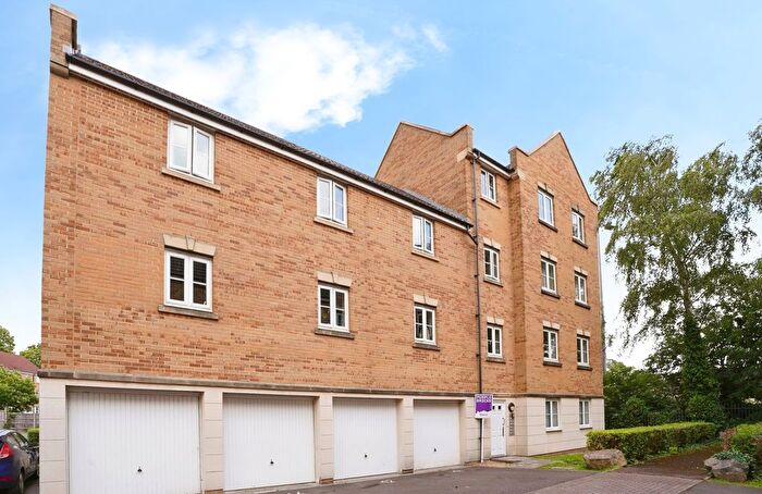 2 Bedroom Flat For Sale In Dickinsons Fields, Bristol, BS3