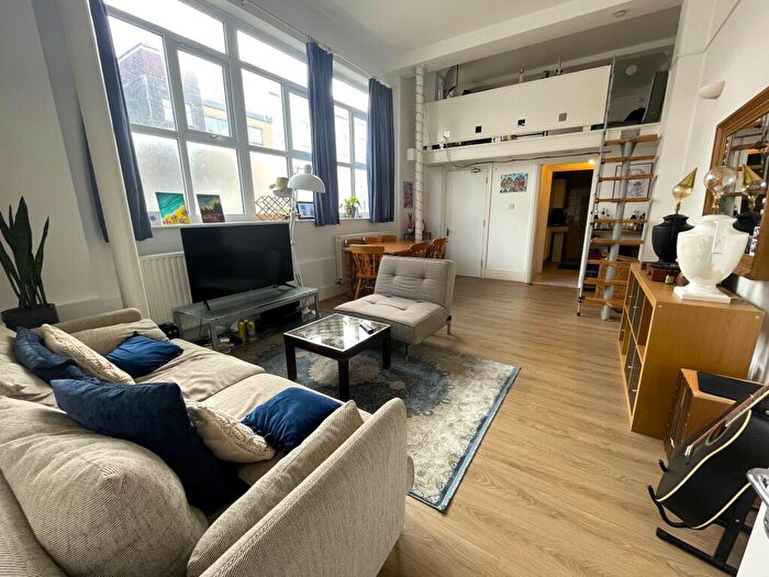 1 Bedroom Flat To Rent In Seven Sisters Road, Hackney, London, N4