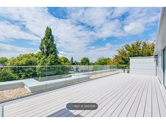 3 Bedroom Flat To Rent In Hurlingham Apartments, London, SW6