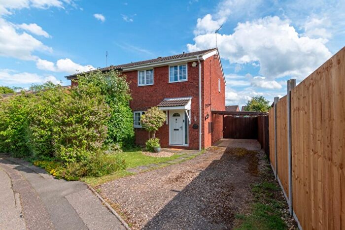 3 Bedroom Semi-Detached House For Sale In Pheasant Grove, Peterborough, PE4