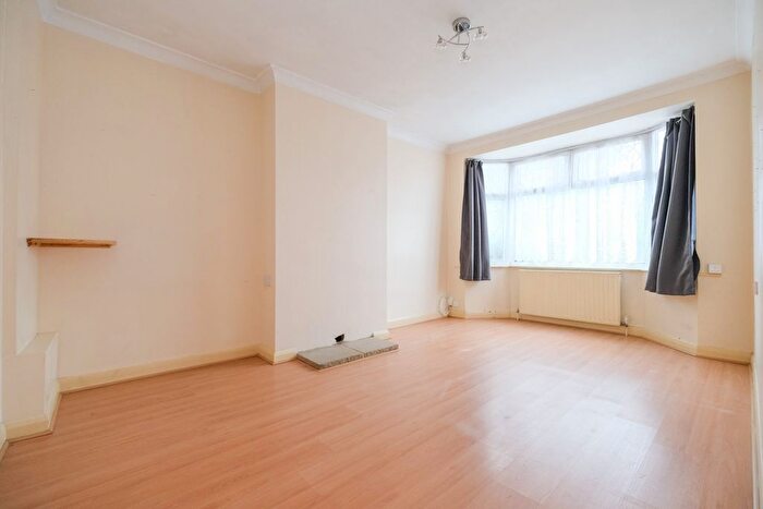 2 Bedroom Semi-detached Bungalow For Sale In Sandhurst Road, Orpington, BR6