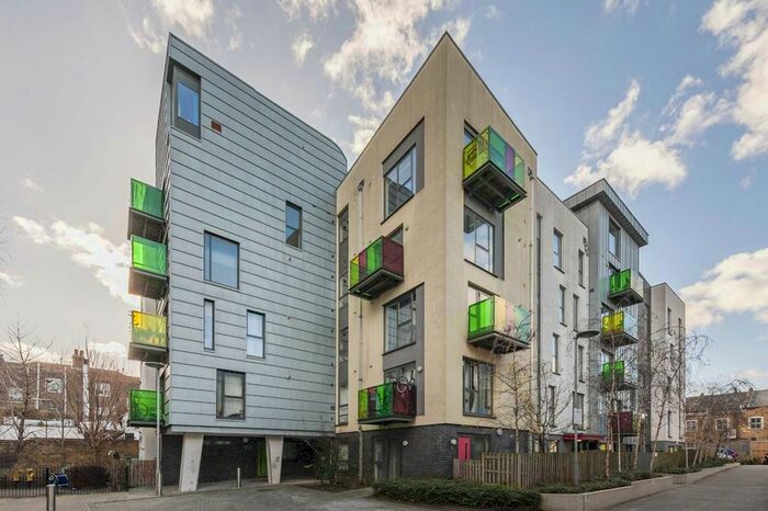 2 Bedroom Flat To Rent In Bicycle Mews, London, SW4