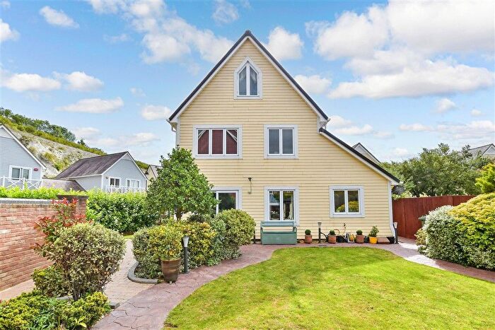 5 Bedroom Detached House For Sale In Alisander Close, Snodland, Kent, ME6