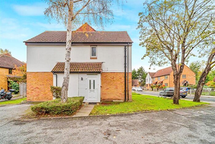 2 Bedroom Maisonette For Sale In Bertrand Way, Thamesmead, SE28