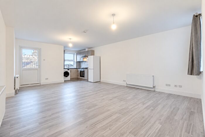 Studio To Rent In High Road, Wood Green, London, N22