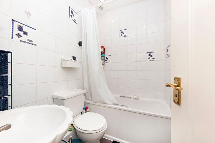 1 Bedroom Flat To Rent In Coombe Lane, Raynes Park.., London, SW20