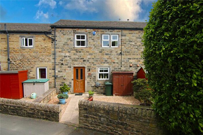 3 Bedroom Town House For Sale In Hainsworth Road, Silsden, BD20