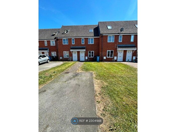 3 Bedroom Terraced House To Rent In Wormley Court, Hull, HU6