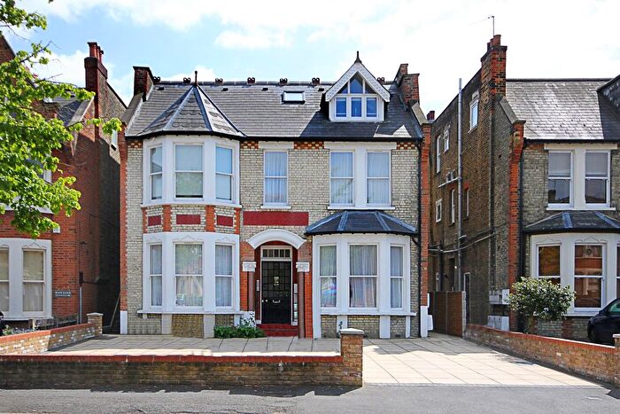 3 Bedroom Flat To Rent In Freeland Road, W5