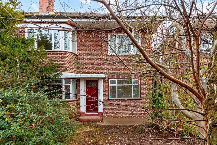 2 Bedroom Maisonette For Sale In Braeside Avenue, London, SW19