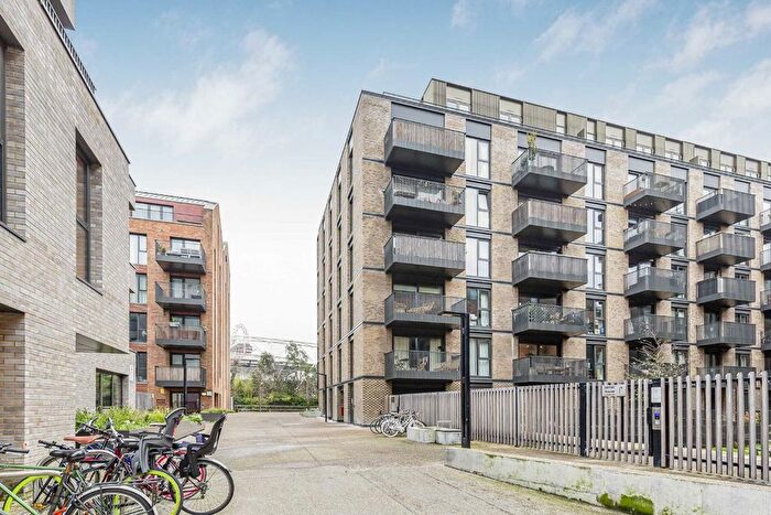 2 Bedroom Flat To Rent In Navigators Walk, London, E3