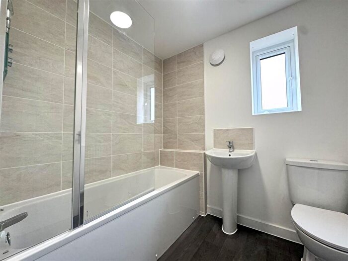 3 Bedroom Detached House To Rent In Hickory Mews, Morley, Leeds, LS27